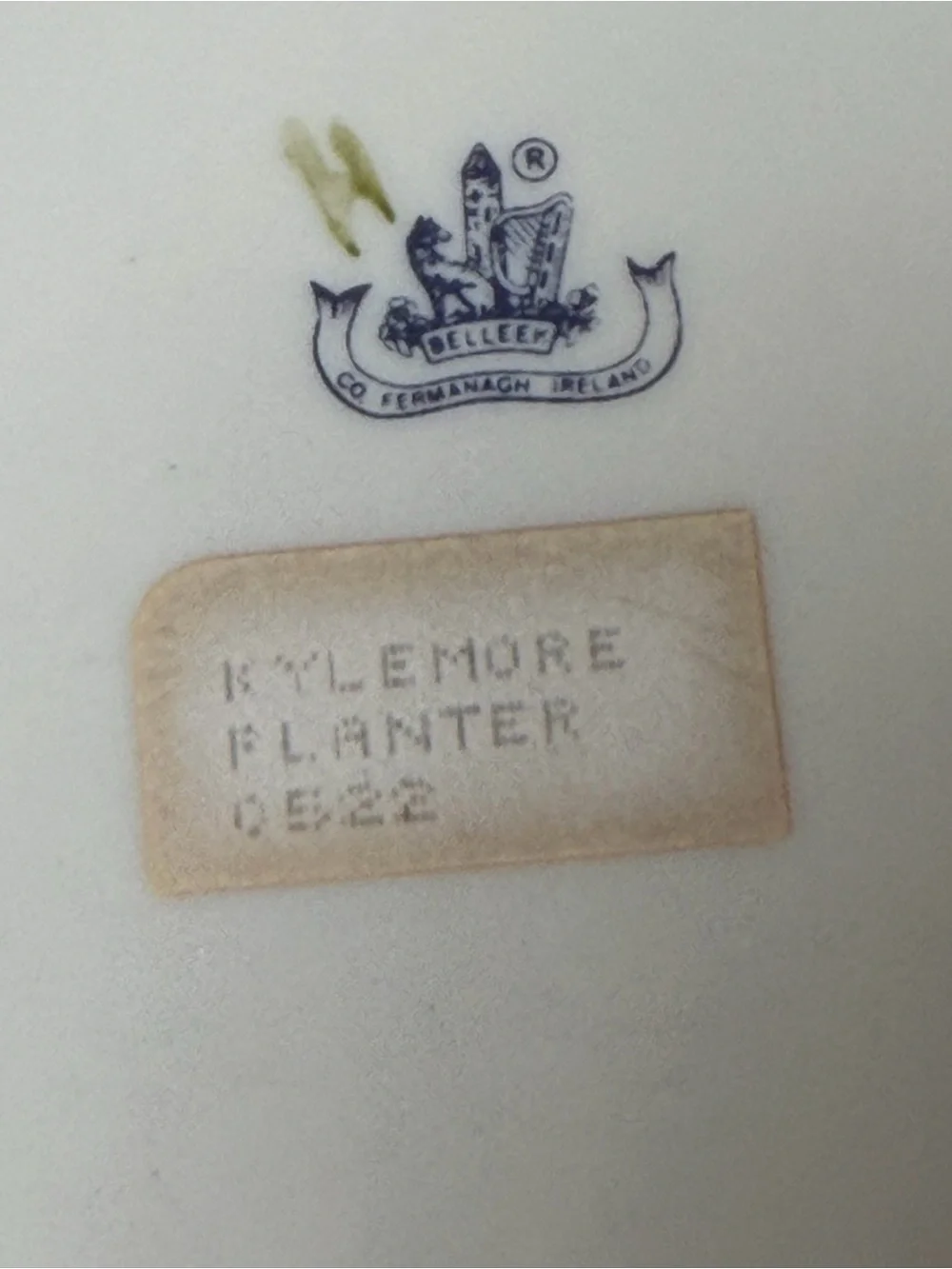 Belleek Shamrock Kylemore Planter Bowl Scalloped Edge Basketweave Design